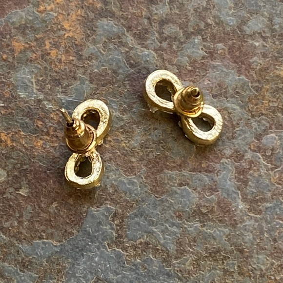 🎈Sale 🎈2 for $10 NWOT Rhinestone infinity sign gold post earrings - Picture 5 of 5